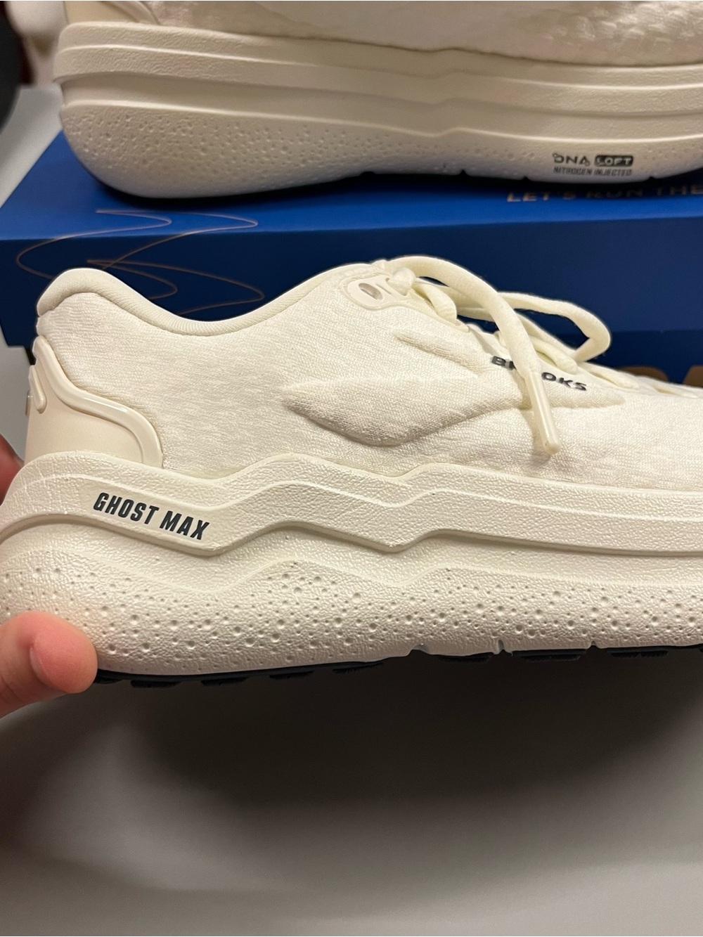 NIB Brooks Ghost Max Cream Textured Tennis Shoe Size 9 - Picture 3 of 8